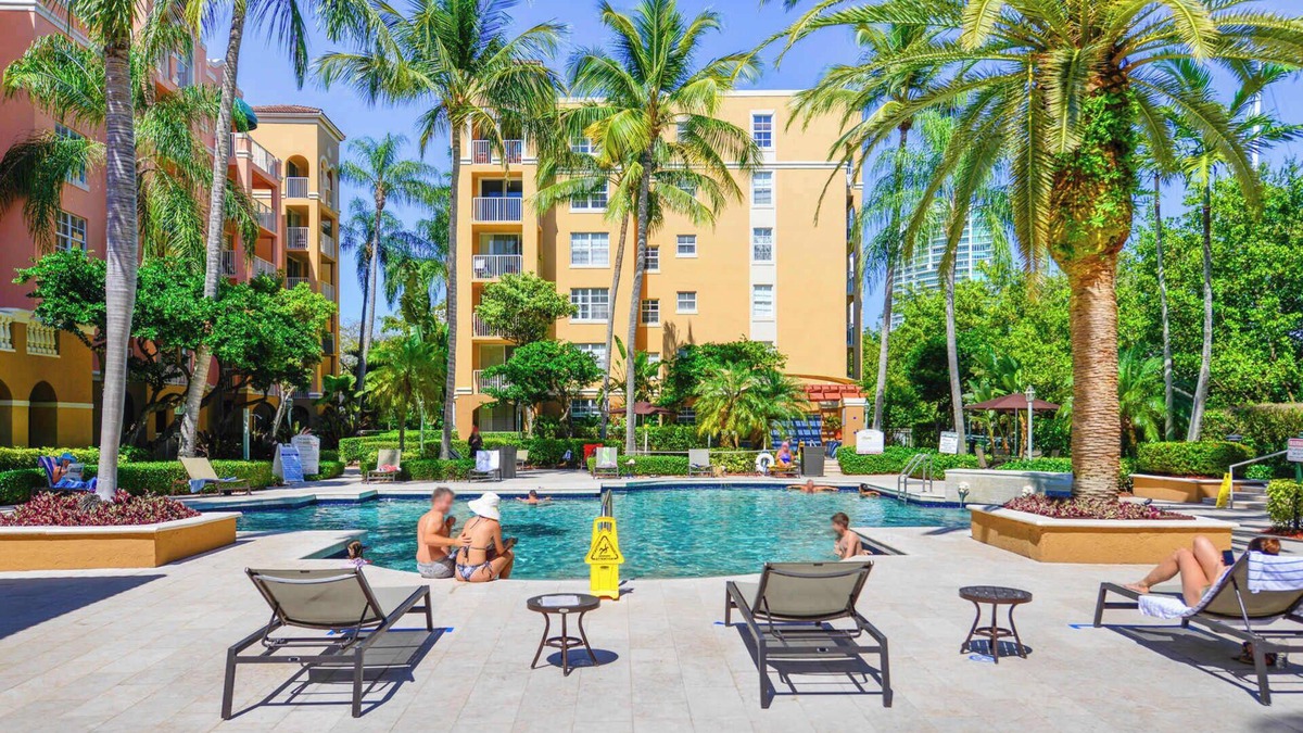 Aventura Apartment | Elegant Stay Near Ocean Drive