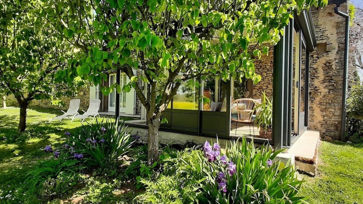 Pressignac-Vicq House | Elegant stone house in the countryside with swimming pool