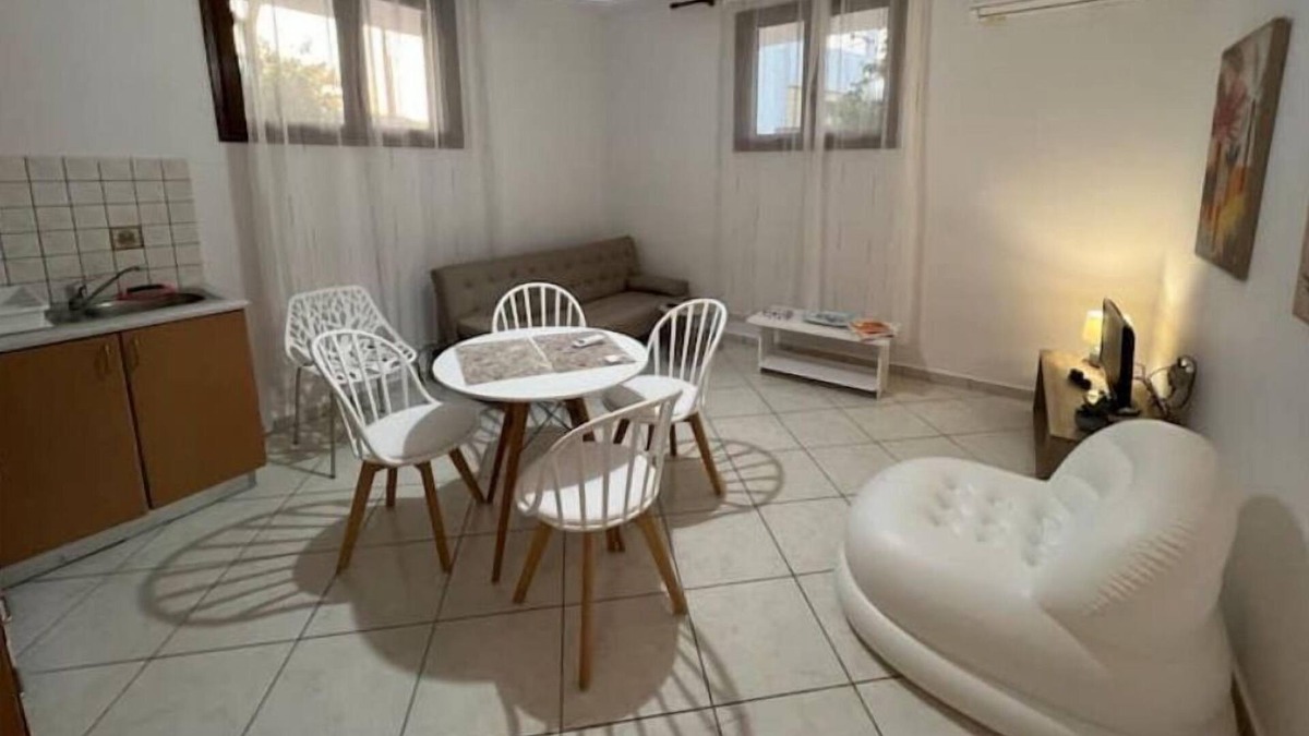 Ireon Apartment | Elegant studio in Ireon, near the airport