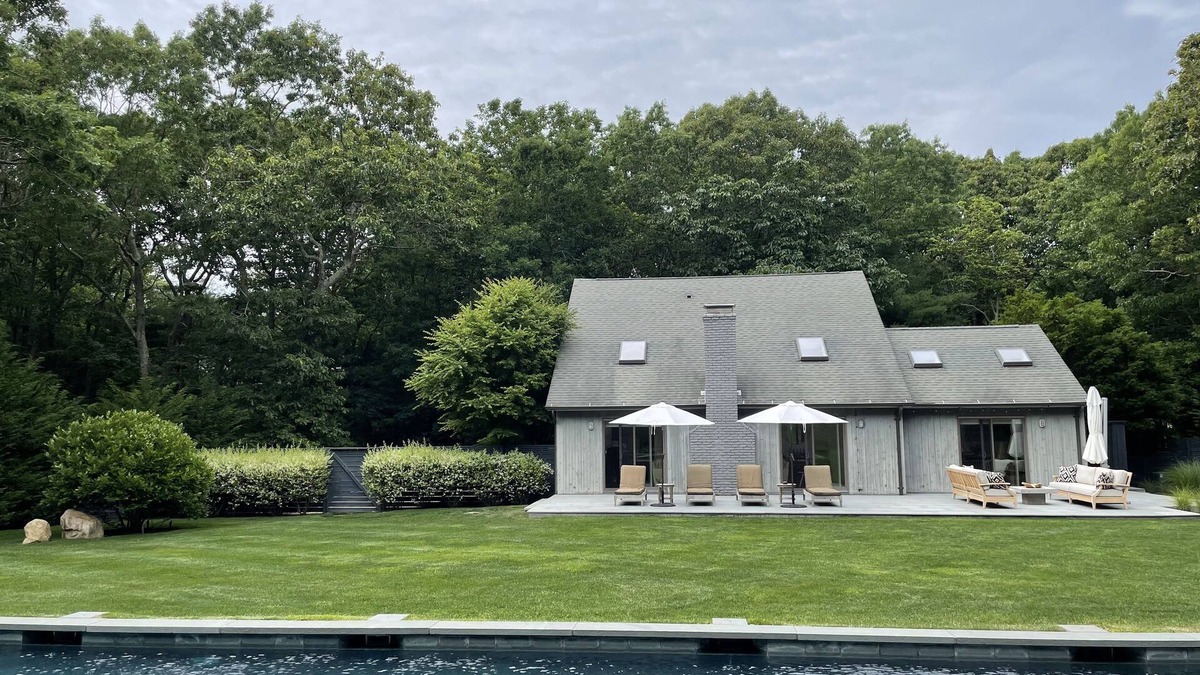 East Hampton House | Elegant, Stylish & Serene Retreat - East Hampton Central & Private Location!