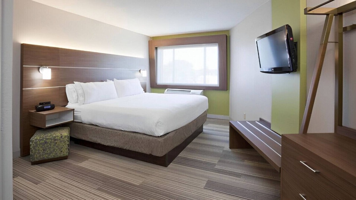 Golden Valley House | Elegant Suite! Designed for Your Comfort!