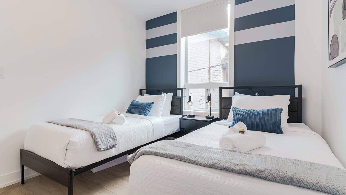 Grange Park Apartment | Elegant Suite—Near Kensington Market, Sleeps 8