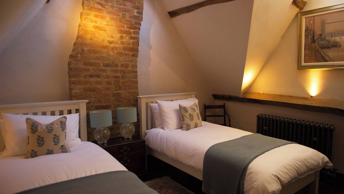 Towcester House | Elegant sumptuously decorated town house located in Towcester, Northamptonshire
