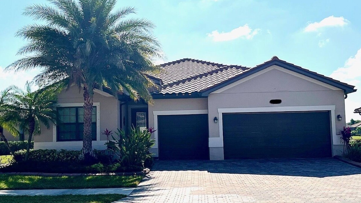 Gran Paradiso House | Elegant Sunny Florida Vacation Home in Resort Style Community