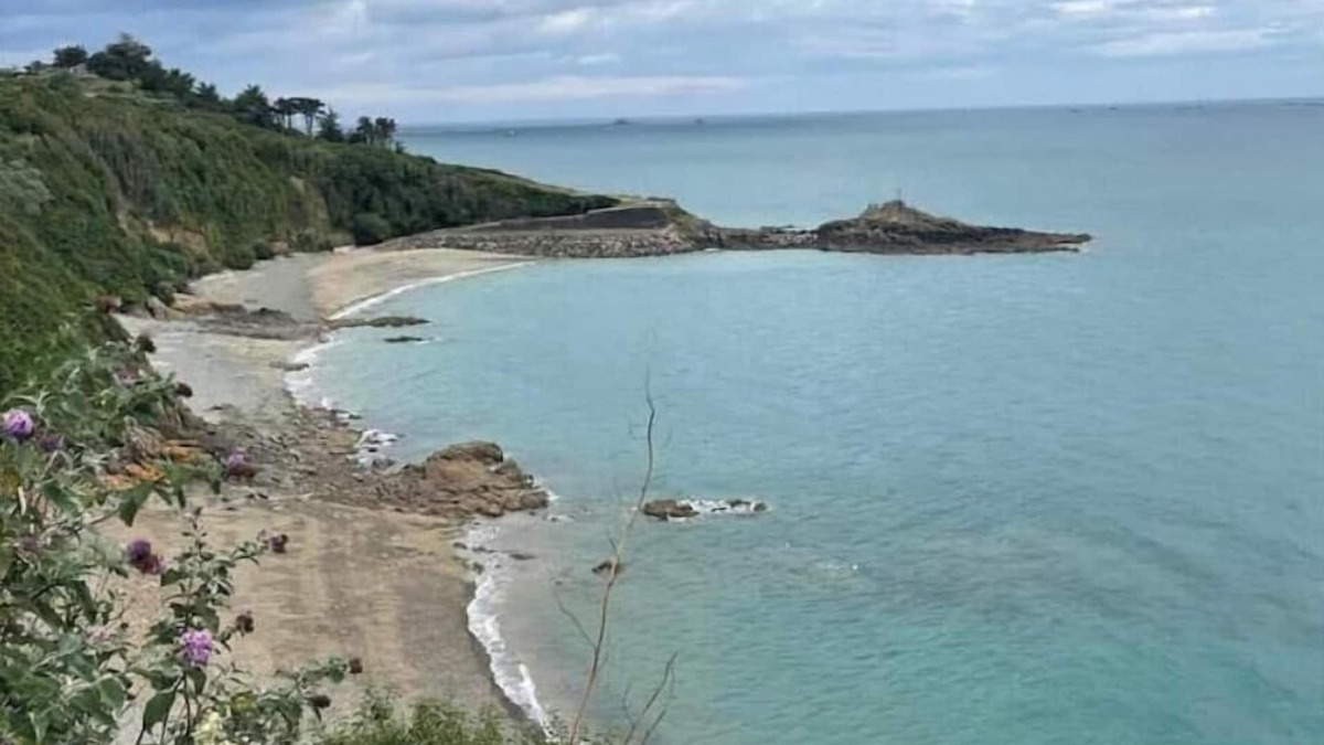 Binic Apartment | Elegant T3 outbuilding with sea view and direct GR34 access - Coastal escape guaranteed!