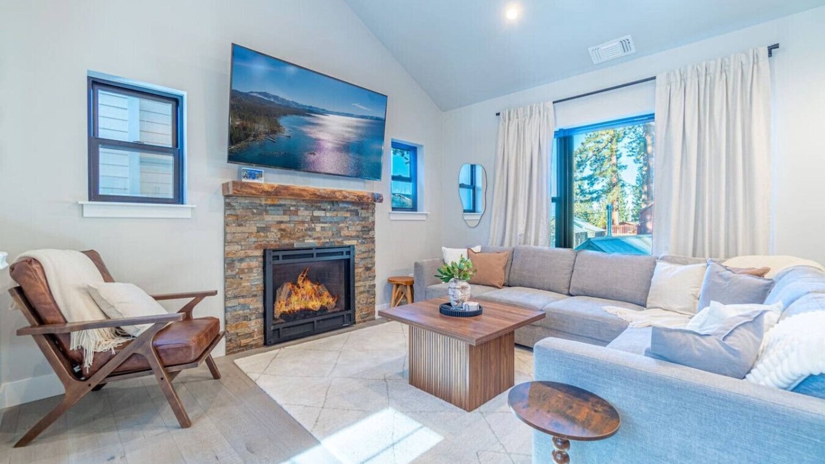 Lincoln Park House | Elegant Tahoe Escape – Comfort & Style Combined