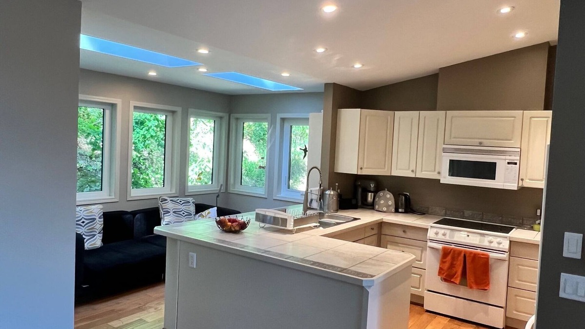 Salt Spring Island Cottage | Elegant three-bedroom Salt Spring Island home with view