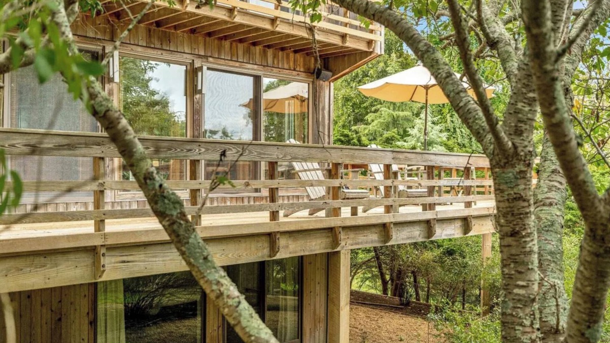 Hay Beach House | Elegant Treetop Modern Steps from Hay Beach, Heated Gunite Pool