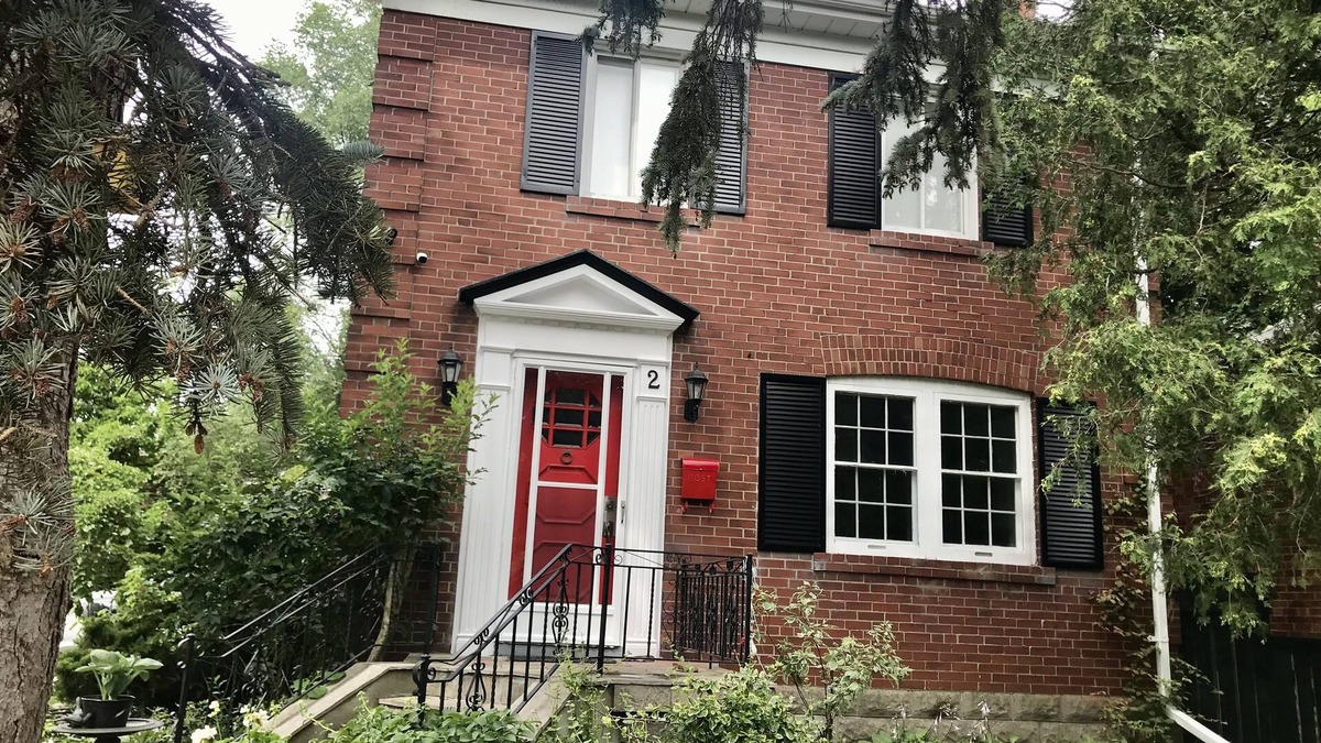 East York House | Elegant two Bedroom Brick House