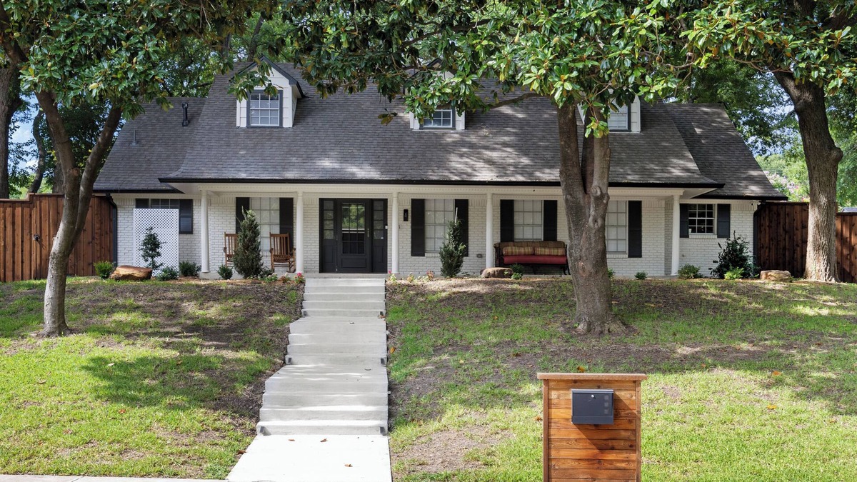 Plano House | Elegant Villa Heated Pool Firepit 3.5 Baths