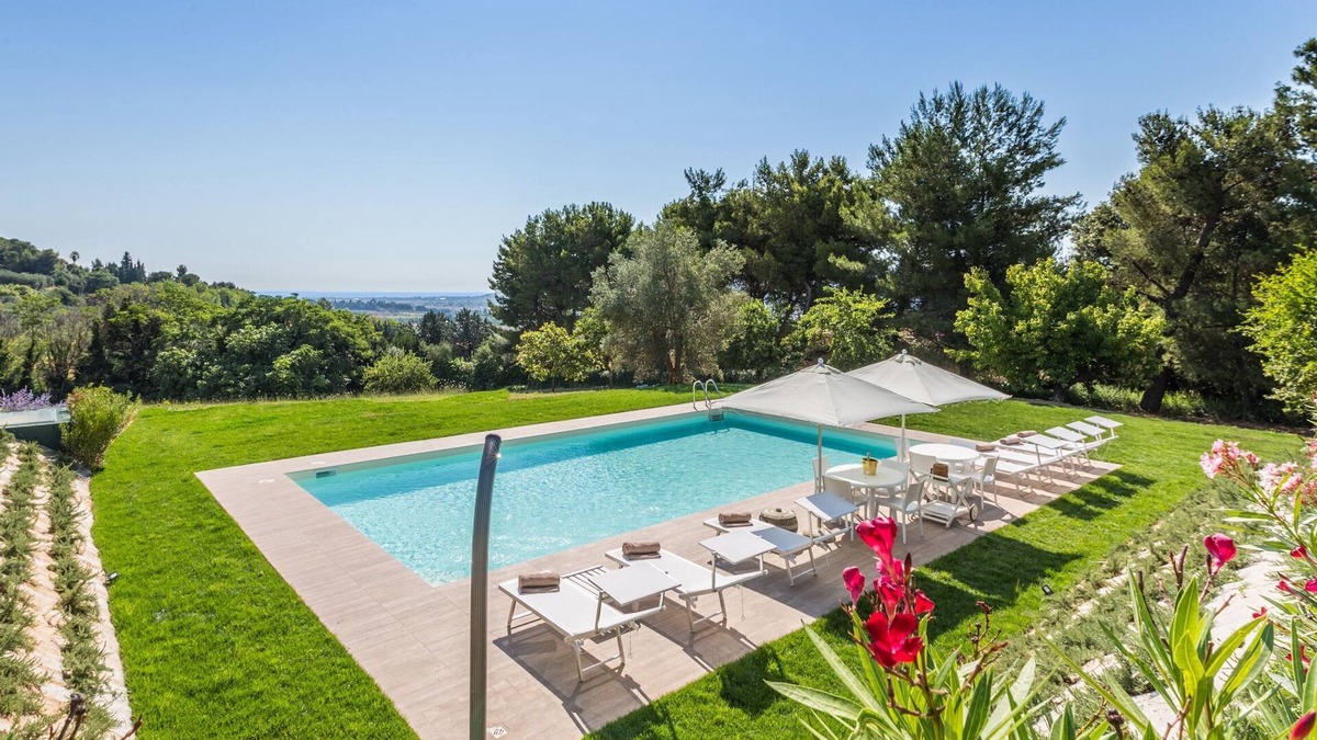 Monteprandone Villa | Elegant villa with pool 15 minutes from the beach of San Benedetto del Tronto