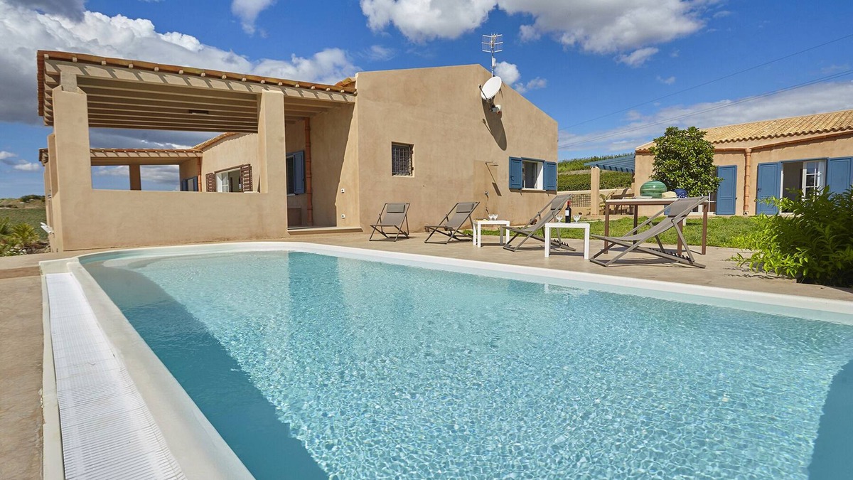 Menfi Villa | Elegant Villa with pool near the beaches - 4 bedrooms "Stunning location".