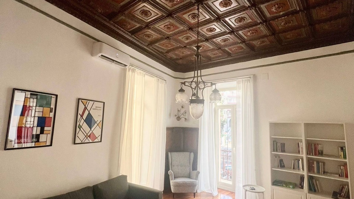 Vomero Apartment | Elegant Vomero Hideaway Naples - family friendly
