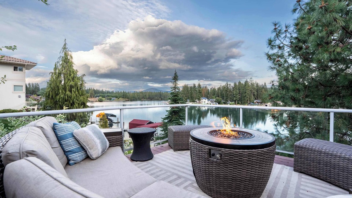 Post Falls House | Elegant Waterfront Retreat | Dock, Deck & Spa Bath