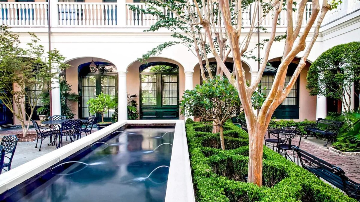 Charleston Historic District Hotel | Elegantly Appointed Stay Moments Away from Historic Charleston Wonders