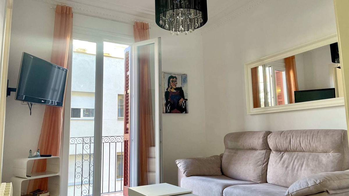 El Poble-sec Apartment | Elegantniy apartment for 5 people in Poble Sec