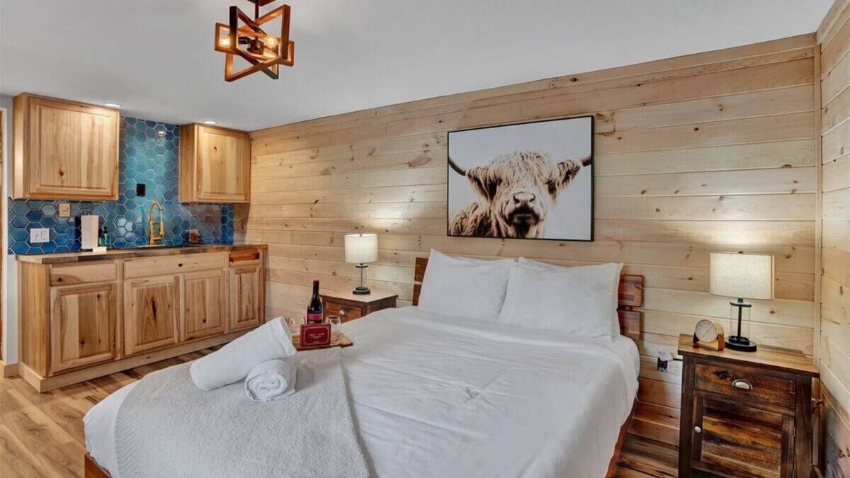 Canadensis Cabin | Elements Modern Pocono Cottage | Pickle | Firepits