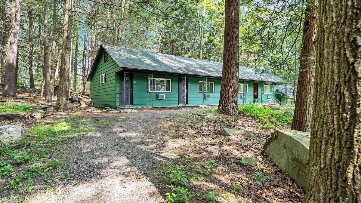 Canadensis House | Elements Pocono Modern | Firepits | Pet Friendly