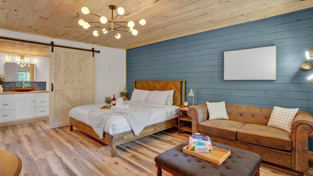 Canadensis Hotel | Elements Pocono Modern | Firepits | Pet-Friendly