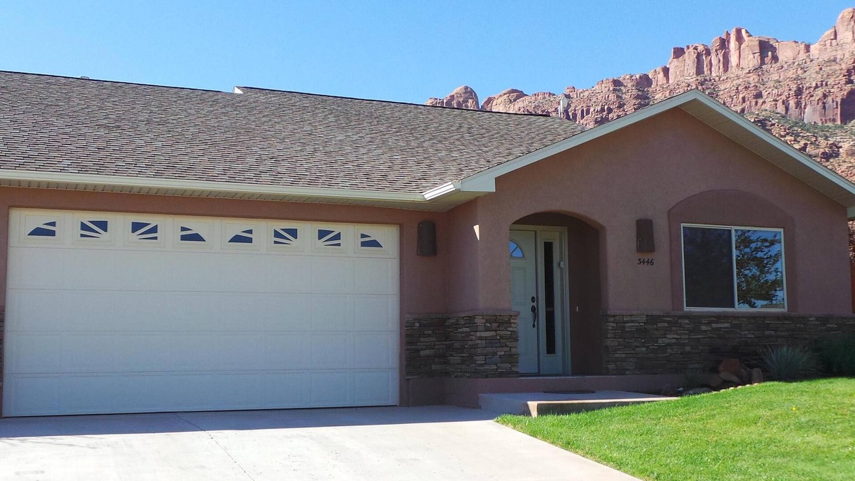 Moab South Valley House | ELEVATE YOUR MOAB ADVENTURE @ Rock Climbers !
