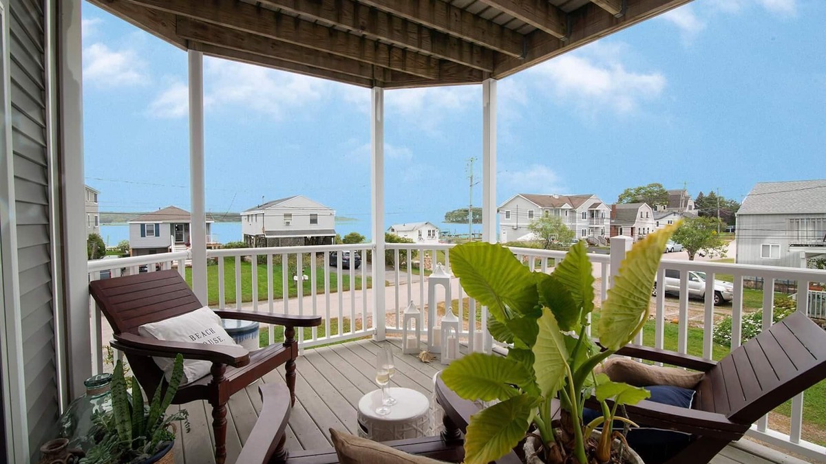 Groton House | Elevate your New England beach retreat experience - Mystic/Foxwoods/Mohegan