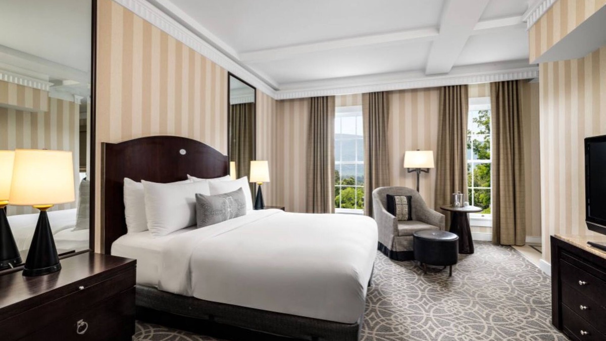 Manchester Apartment | Elevated Escape | Cupola Suite + Local Favorites