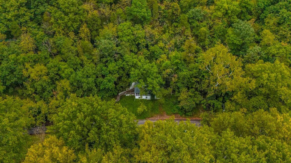 Sharpsburg House | Elevated Potomac River Retreat - King Suite - Riverfront - Large Screened Porch
