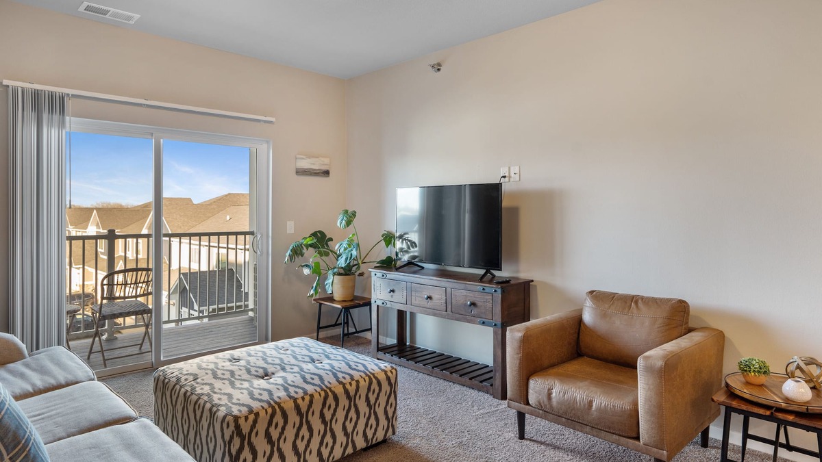 Waukee Apartment | Elevated Spacious Comfortable 2 King Amenities