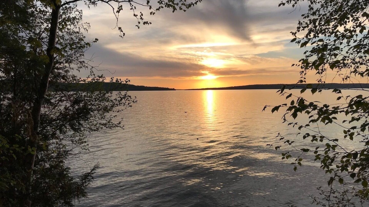 Munising Cottage | Elevated View BY THE MONTH ON Lake Superior, Romantic getaway,Hiking&Waterfalls