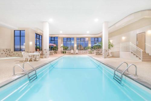 Historic Rapid City Hotel | Elevation Inn & Suites, Trademark Collection by Wyndham