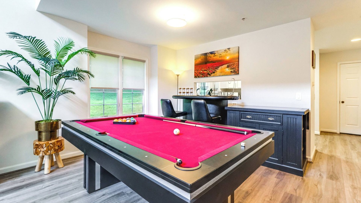 Fairland Condo | Elevator In-Unit: 3-Story Condo Only 14 Mi to DC!