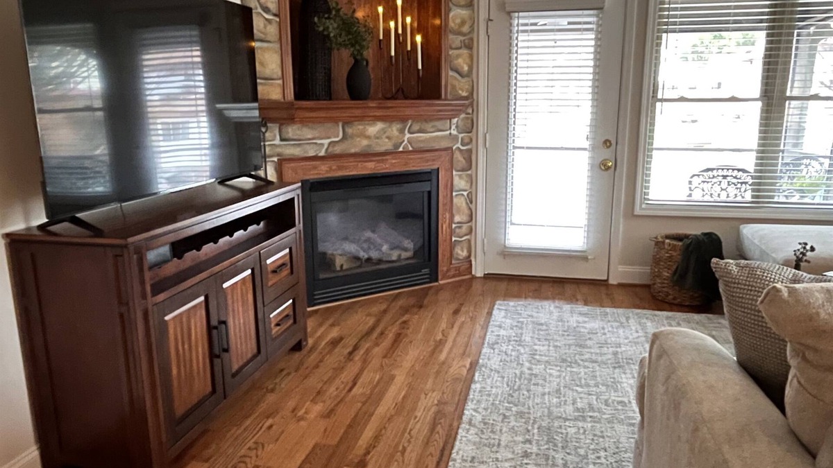 Helen Apartment | Elevator! Jubela's InTown Apt - Extremely Walkability to Main Street