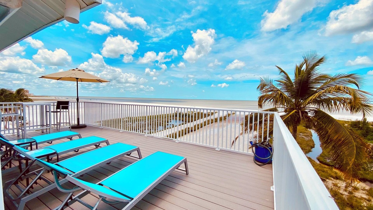 Mid Island House | Elevator to Paradise! Luxury beachfront property, book fast for winter discount.