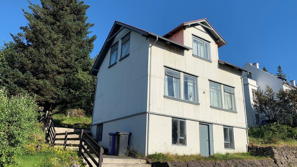 Hafnarfjordur House | Elf House in Heart of Downtown Hafnarfjordur