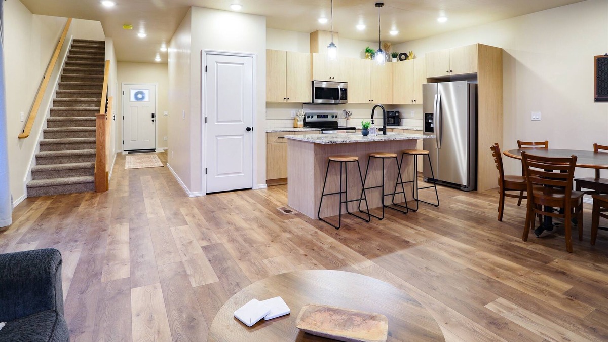 Caldwell House | Elgin Modern Maple Townhome 101