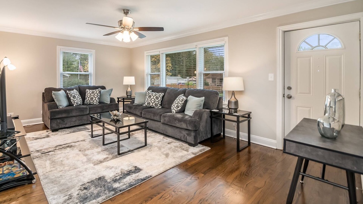 Elgin House | Elgin Rental- Jay St