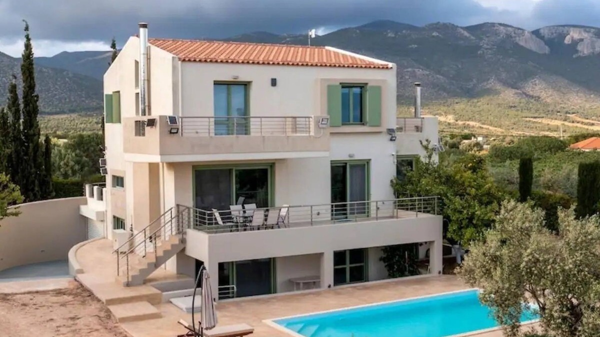Platistomo Villa | Elia Country House VillanA 3 level villa with private pool, hosts up to 9 guests