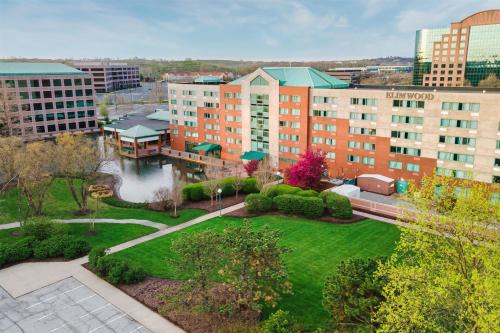 Maryland Heights Hotel | Elimwood Hotel, a Ramada by Wyndham