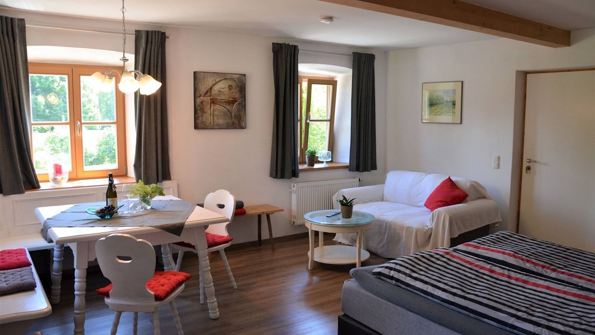 Hart Apartment | Elisabeth: 1-2 pers., 40sqm, walk-in shower, WLAN, separate garden with patio, ground floor