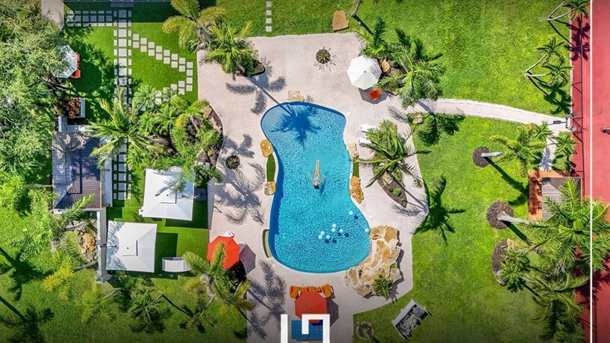 Homestead House | Elite 6BR Sports Resort: Heated Pool & Pro Courts