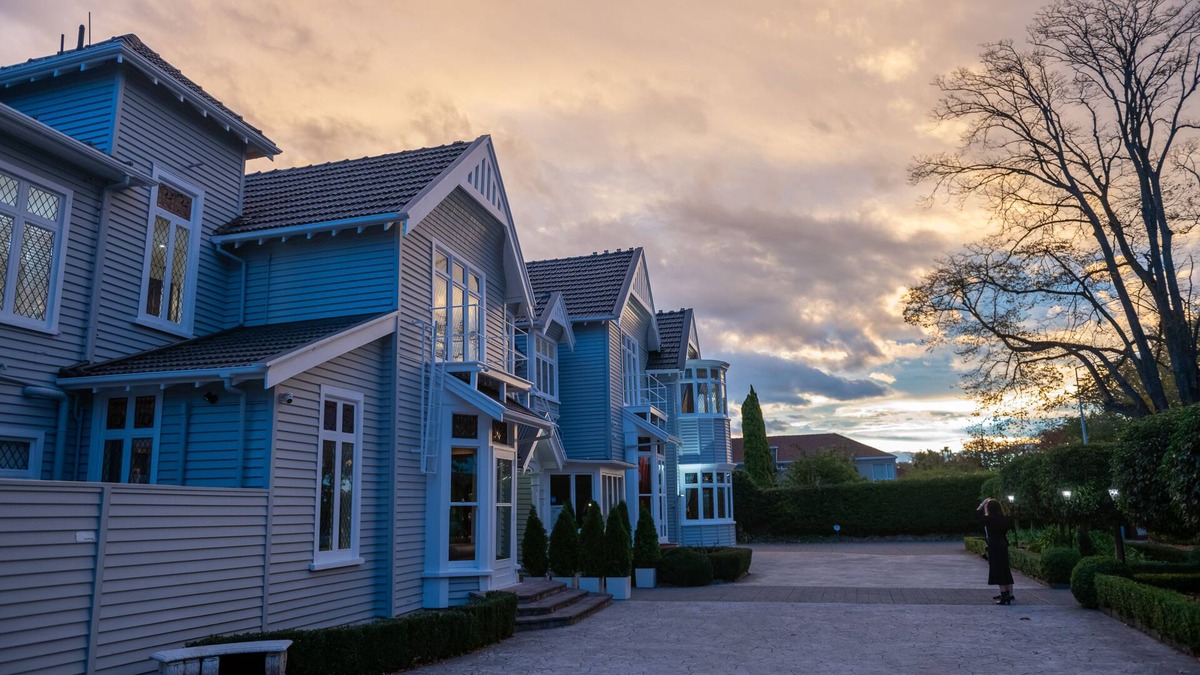 Christchurch City Centre Cabin | Eliza's Manor