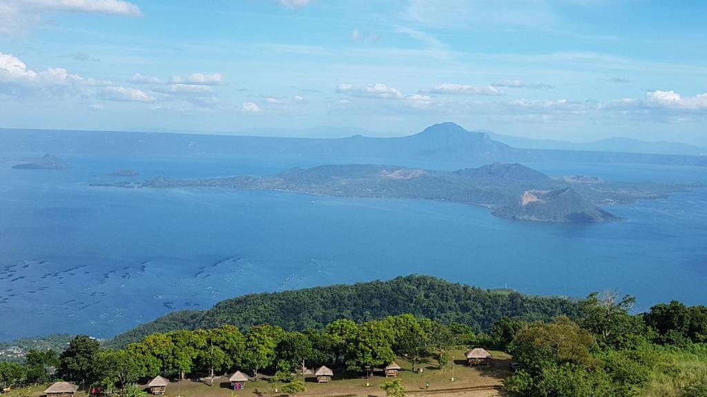 Tagaytay Apartment | Elizabeth 1829 @ Wind Residences
