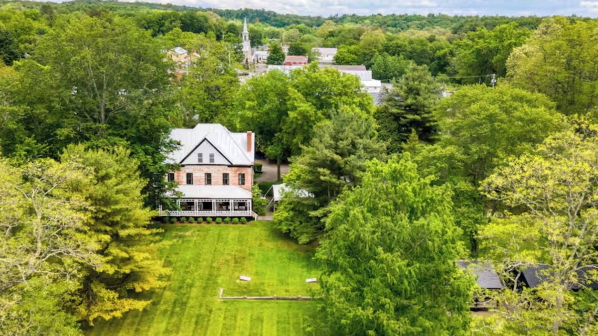 Leeds House | Elizabeth House + Creekside Cabins - Hudson Valley - Event Estate Sleeps 20