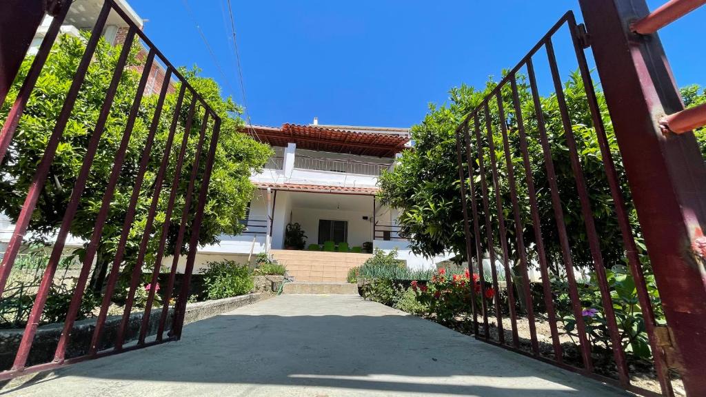 Qazim Pali Apartment | Eljudi House