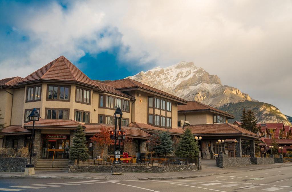 Banff Hotel | Elk + Avenue Hotel