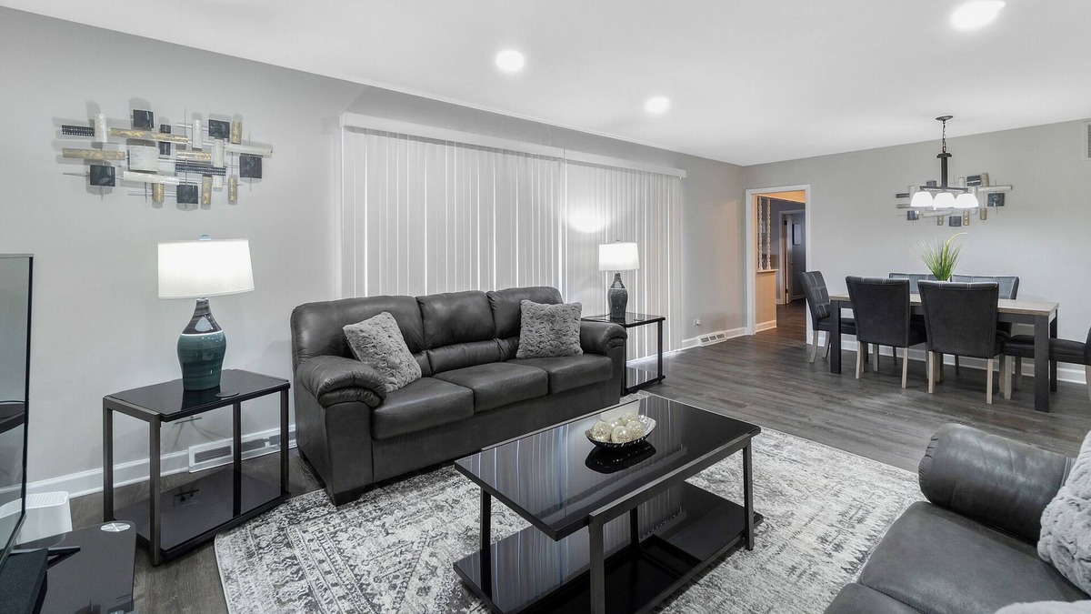 Elk Grove Village House | Elk Grove Village Rental