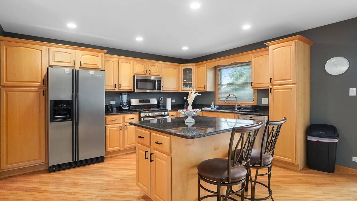 Elk Grove Village House | Elk Grove Village Rental - Kingsbridge Rd