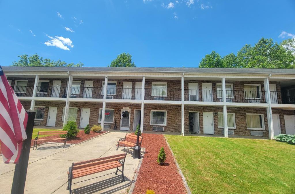 Jonesville Hotel | Elk Inn Motel