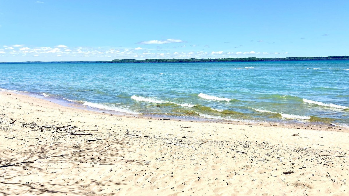 Williamsburg Hotel | Elk Rapids Lakeshore Inn