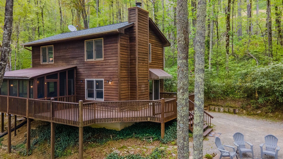 Cranberry Falls Cabin | Elk Ridge Peaceful Getaway 7 min to Blue Ridge Pkw